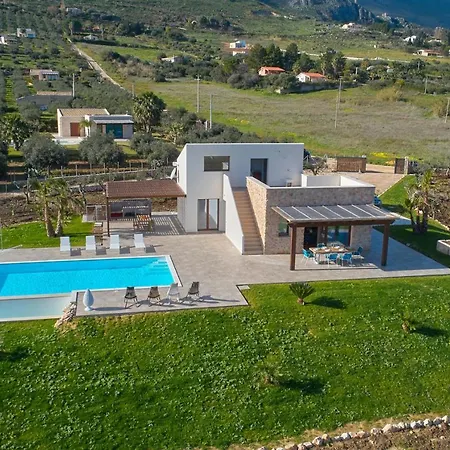 Della Pigna Villa *